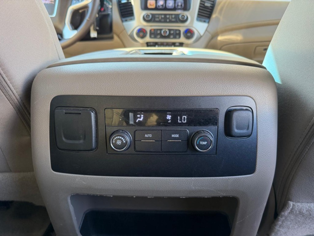GMC Yukon XL Vehicle Full-screen Gallery Image 38