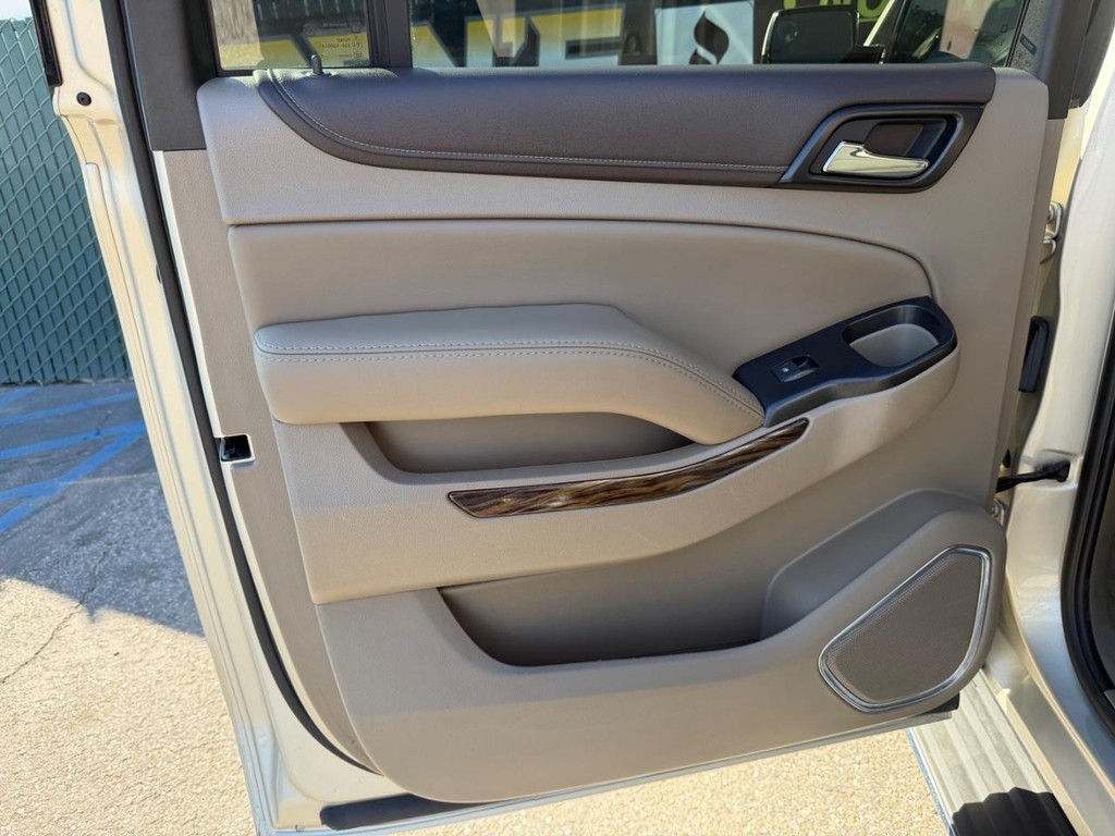 GMC Yukon XL Vehicle Full-screen Gallery Image 42