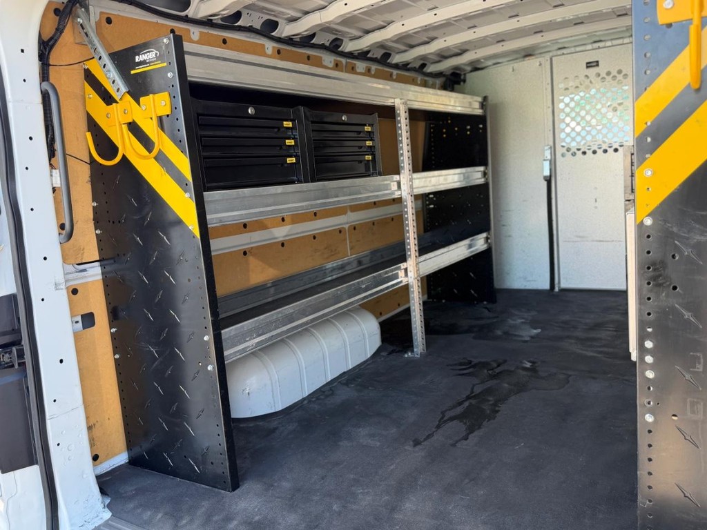 Nissan NV1500 SV Cargo Van Vehicle Full-screen Gallery Image 17