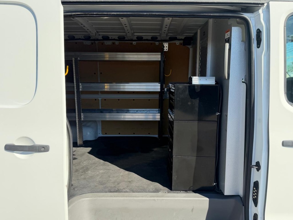 Nissan NV1500 SV Cargo Van Vehicle Full-screen Gallery Image 19