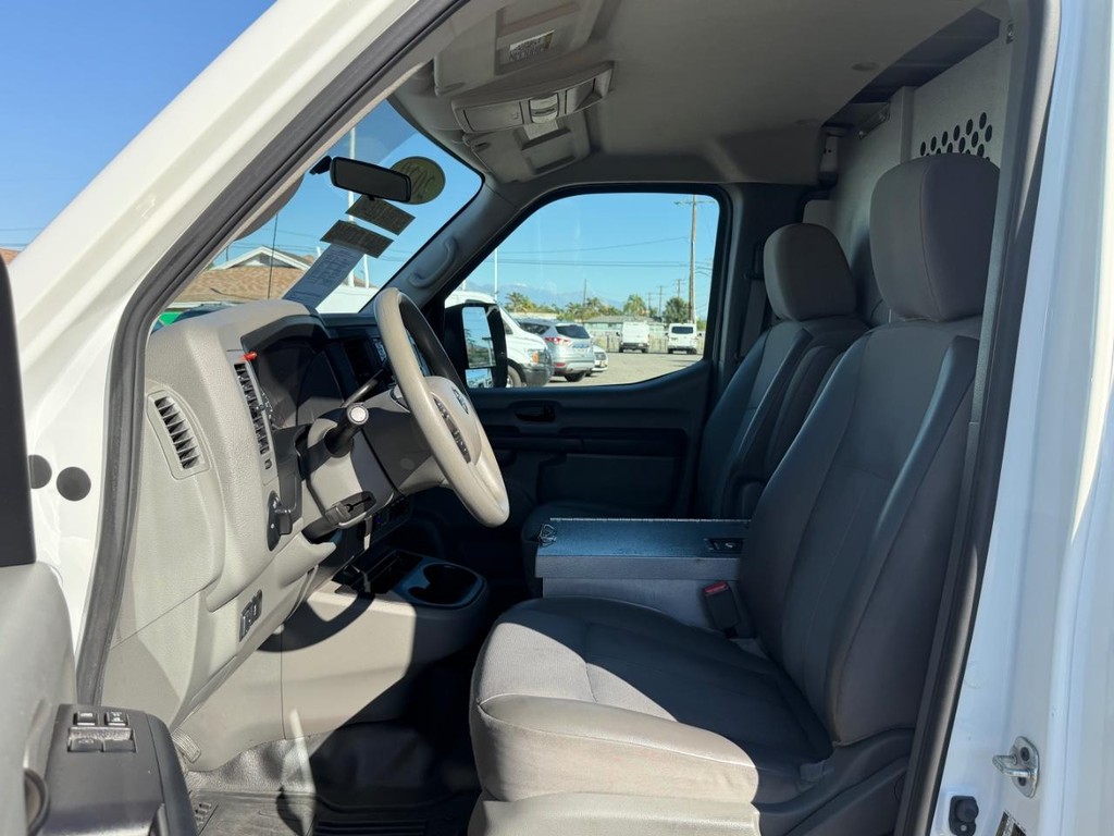 Nissan NV1500 SV Cargo Van Vehicle Full-screen Gallery Image 25