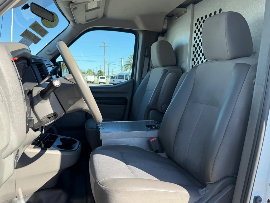 Nissan NV1500 SV Cargo Van Vehicle Full-screen Gallery Image 26