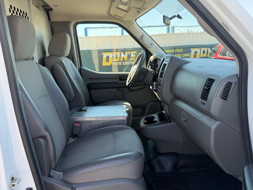 Nissan NV1500 SV Cargo Van Vehicle Full-screen Gallery Image 29