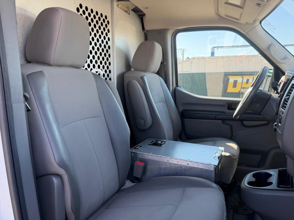Nissan NV1500 SV Cargo Van Vehicle Full-screen Gallery Image 30