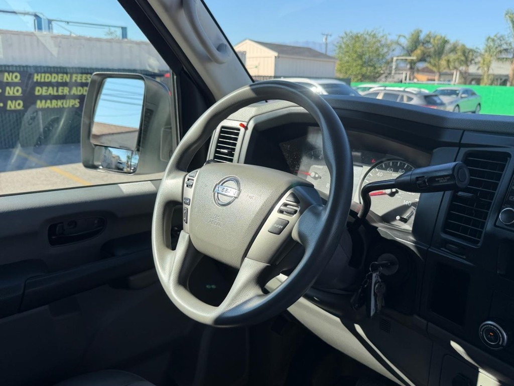 Nissan NV1500 SV Cargo Van Vehicle Full-screen Gallery Image 31