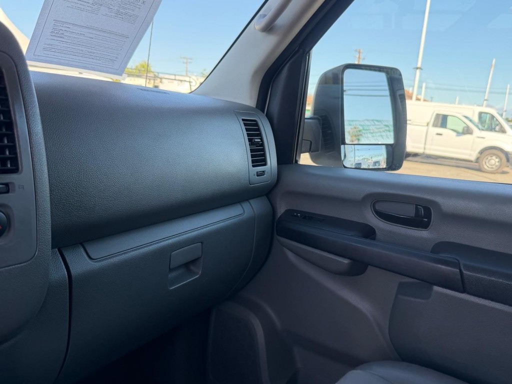Nissan NV1500 SV Cargo Van Vehicle Full-screen Gallery Image 33