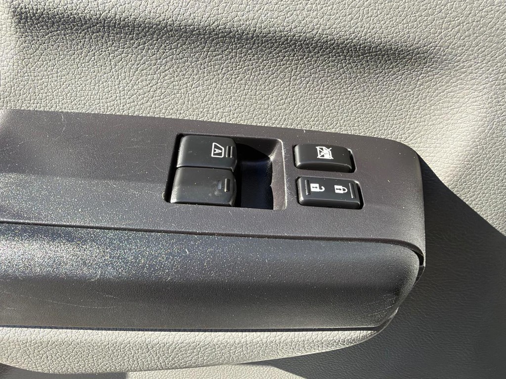 Nissan NV1500 SV Cargo Van Vehicle Full-screen Gallery Image 37