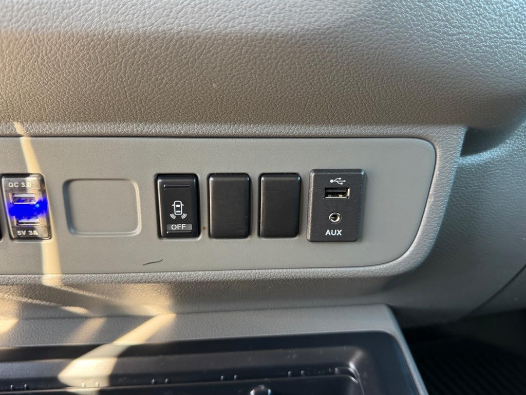 Nissan NV1500 SV Cargo Van Vehicle Full-screen Gallery Image 40