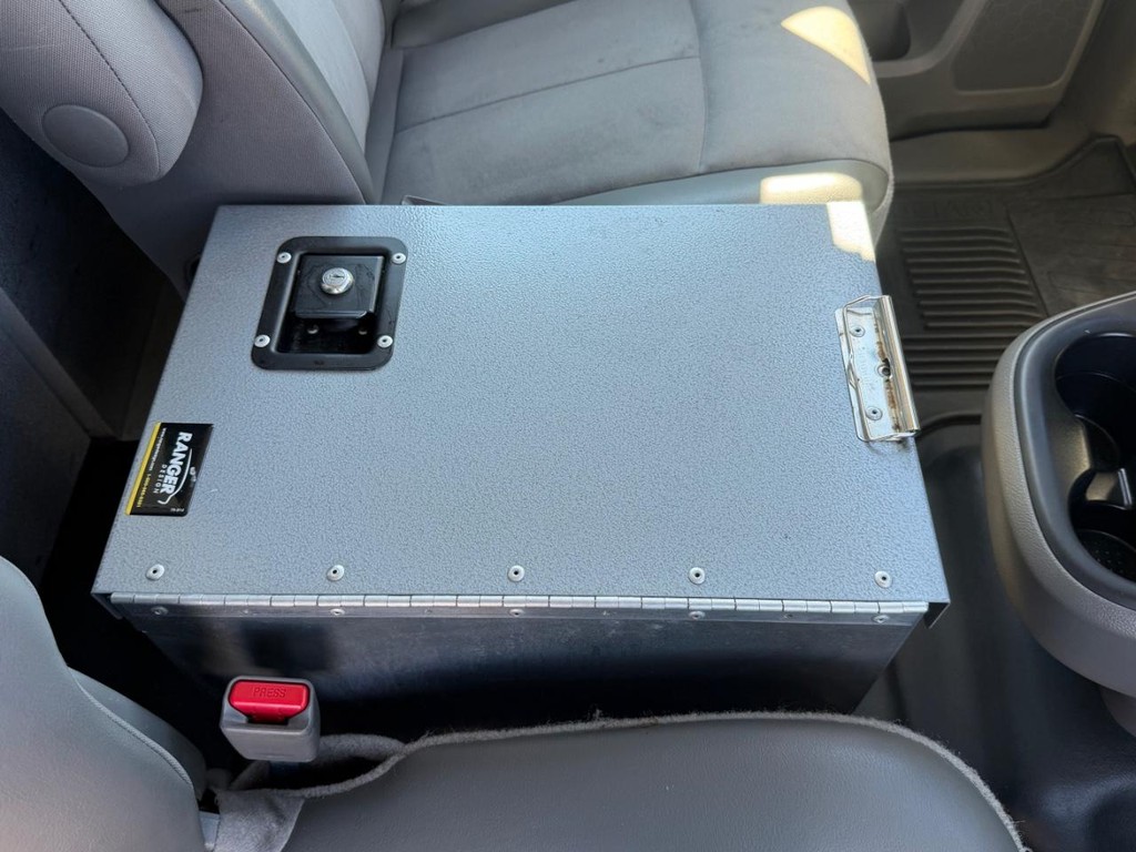 Nissan NV1500 SV Cargo Van Vehicle Full-screen Gallery Image 41