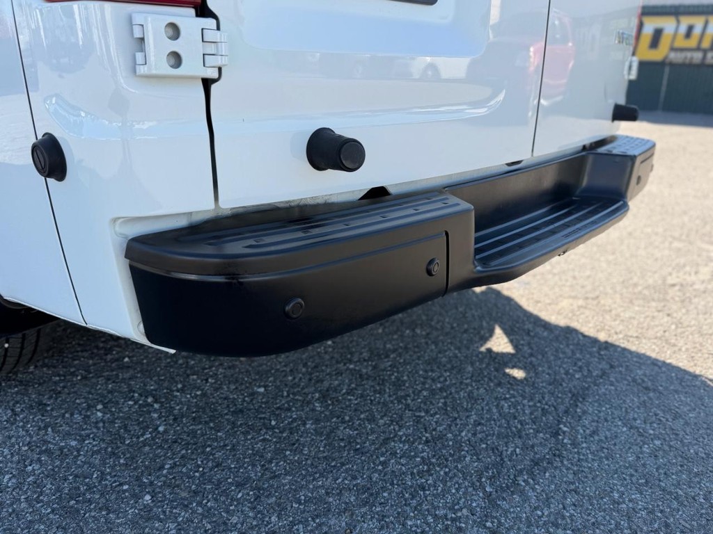 Nissan NV1500 SV Cargo Van Vehicle Full-screen Gallery Image 45