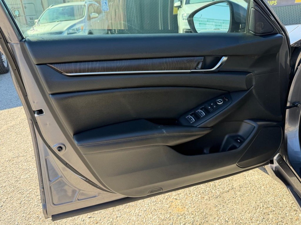 Honda Accord Hybrid Vehicle Full-screen Gallery Image 15