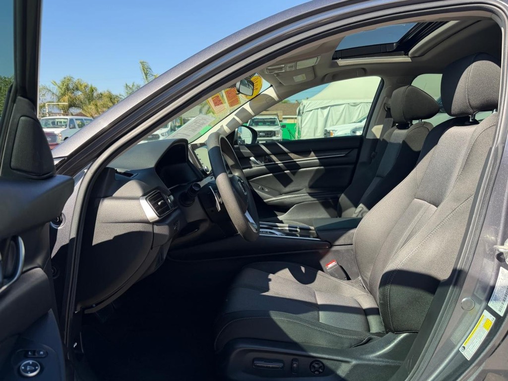 Honda Accord Hybrid Vehicle Full-screen Gallery Image 17