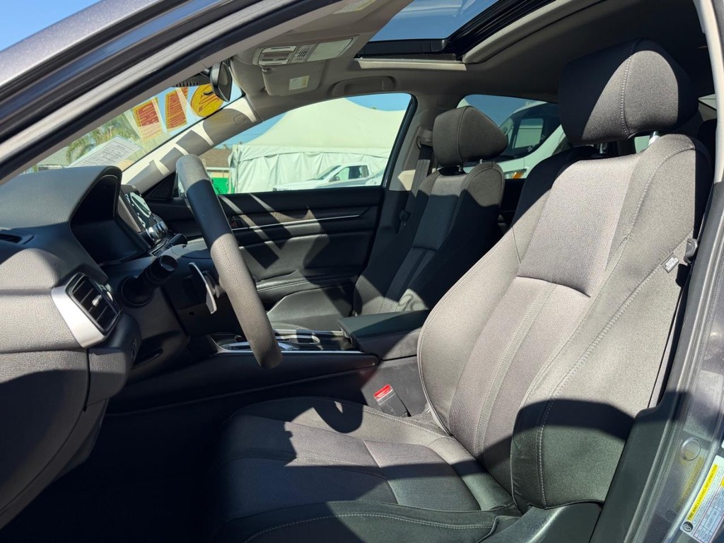 Honda Accord Hybrid Vehicle Full-screen Gallery Image 18
