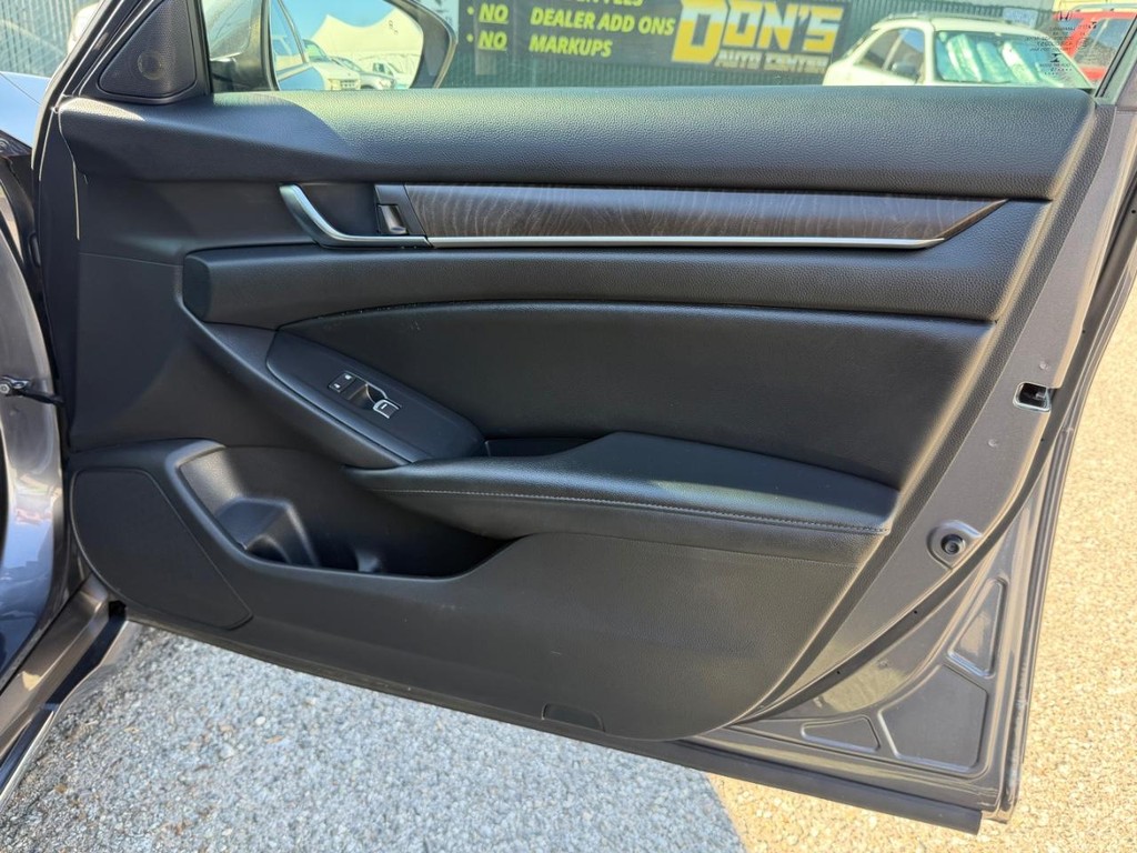 Honda Accord Hybrid Vehicle Full-screen Gallery Image 19