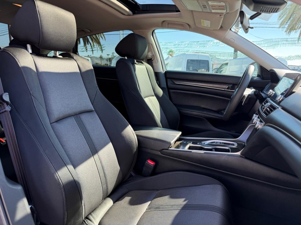 Honda Accord Hybrid Vehicle Full-screen Gallery Image 22