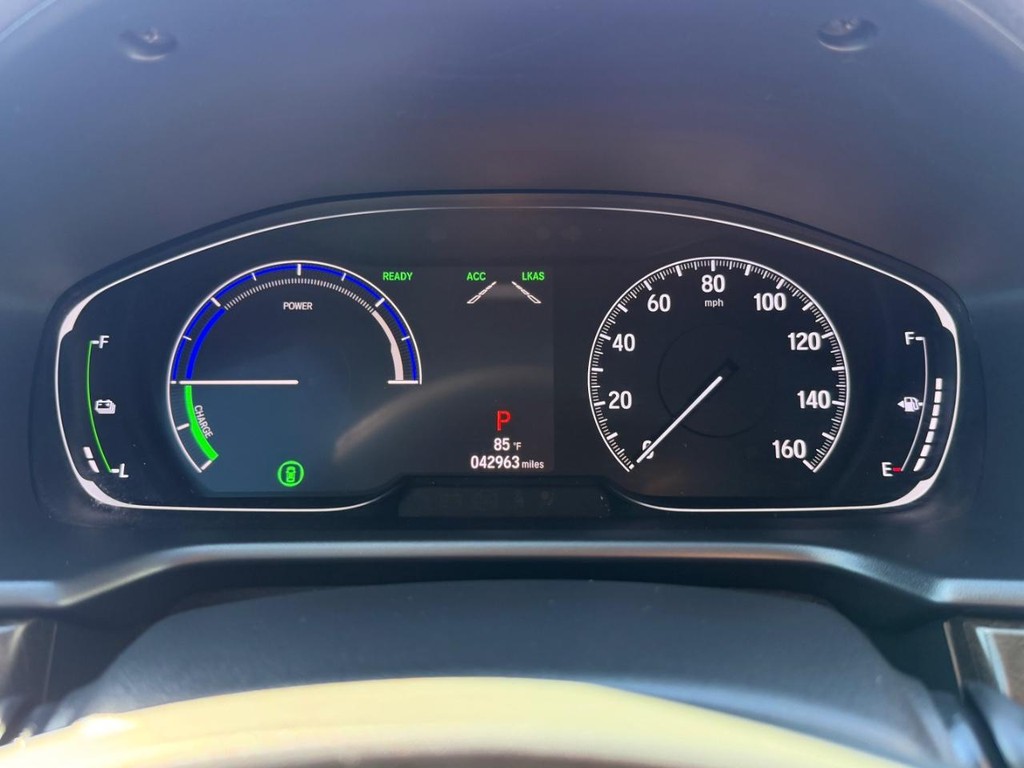 Honda Accord Hybrid Vehicle Full-screen Gallery Image 30
