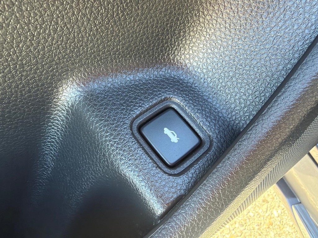 Honda Accord Hybrid Vehicle Full-screen Gallery Image 33