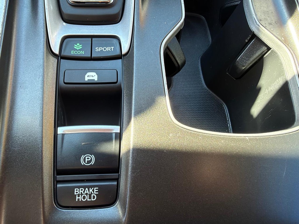 Honda Accord Hybrid Vehicle Full-screen Gallery Image 36