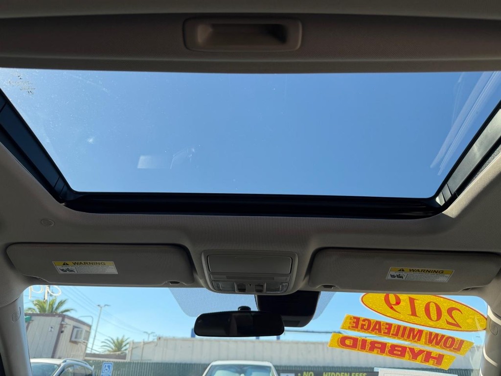 Honda Accord Hybrid Vehicle Full-screen Gallery Image 40