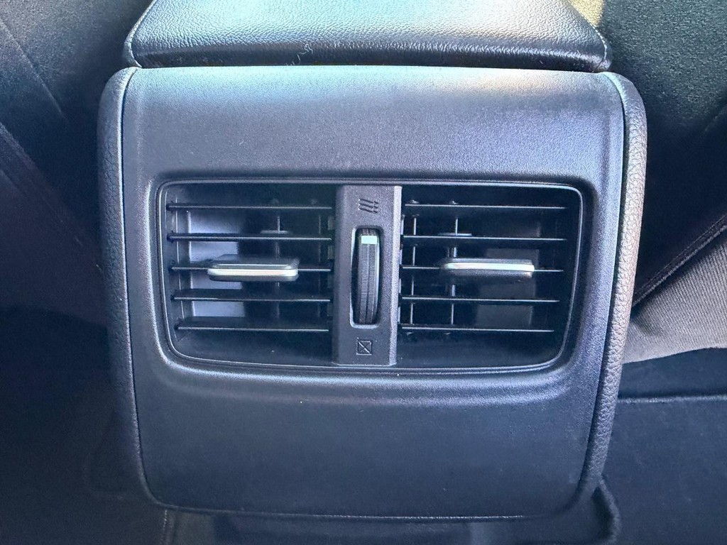 Honda Accord Hybrid Vehicle Full-screen Gallery Image 41