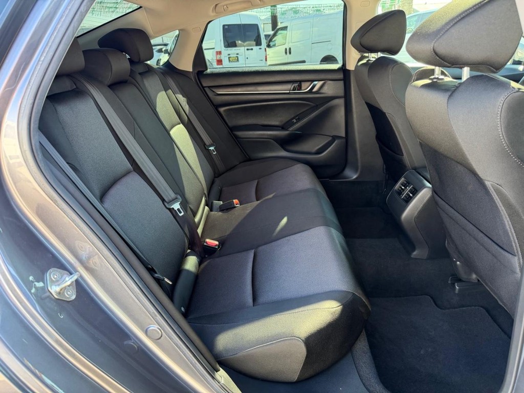 Honda Accord Hybrid Vehicle Full-screen Gallery Image 43
