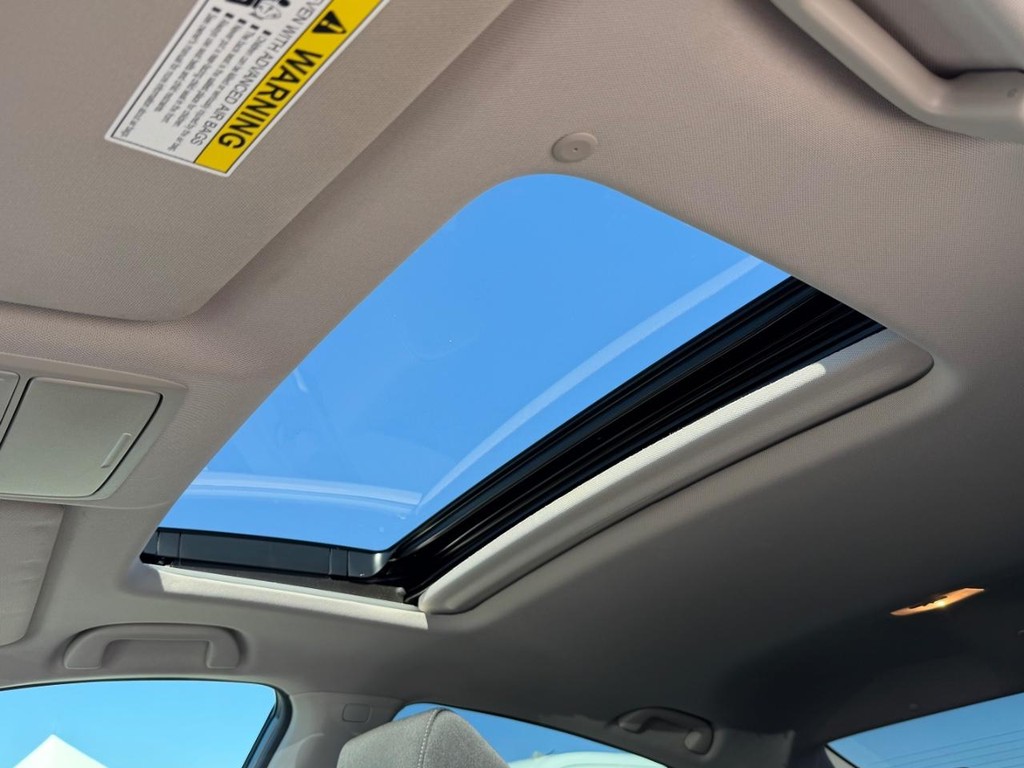 Honda Accord Hybrid Vehicle Full-screen Gallery Image 47