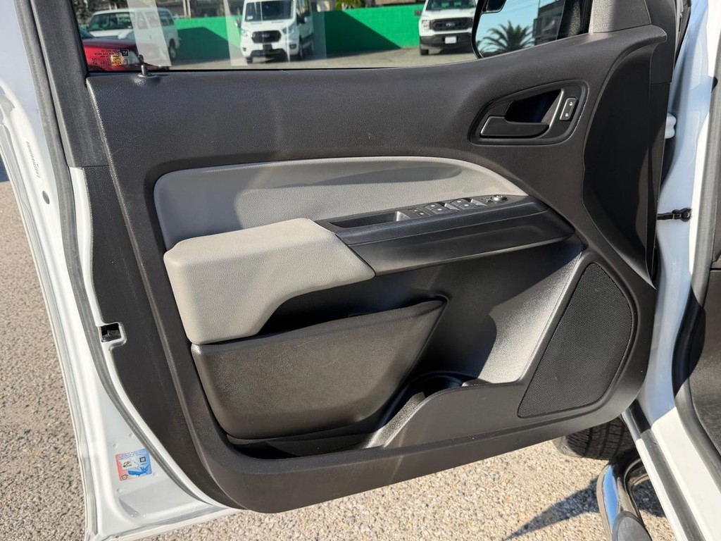 Chevrolet Colorado Vehicle Full-screen Gallery Image 15