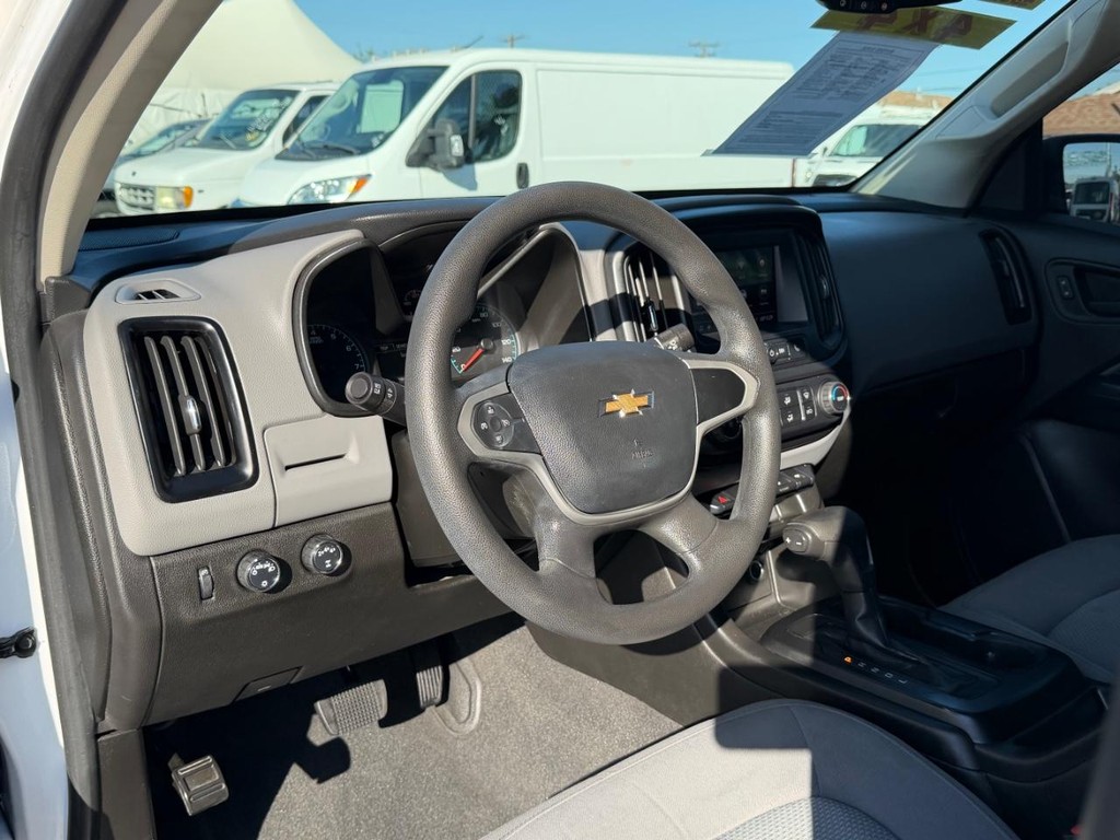 Chevrolet Colorado Vehicle Full-screen Gallery Image 16