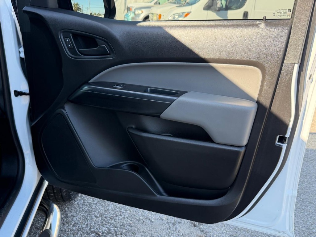 Chevrolet Colorado Vehicle Full-screen Gallery Image 19