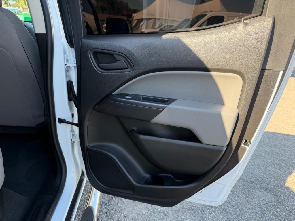 Chevrolet Colorado Vehicle Full-screen Gallery Image 34