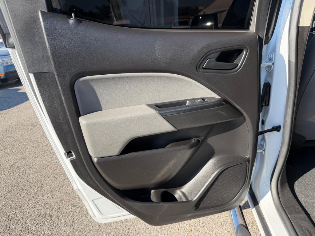 Chevrolet Colorado Vehicle Full-screen Gallery Image 36