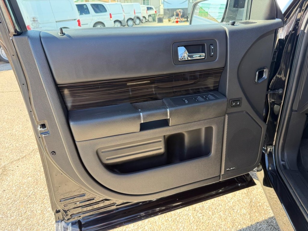 Ford Flex Vehicle Full-screen Gallery Image 15