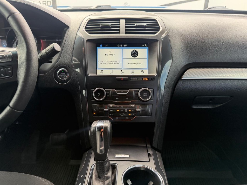 Ford Explorer Vehicle Full-screen Gallery Image 24