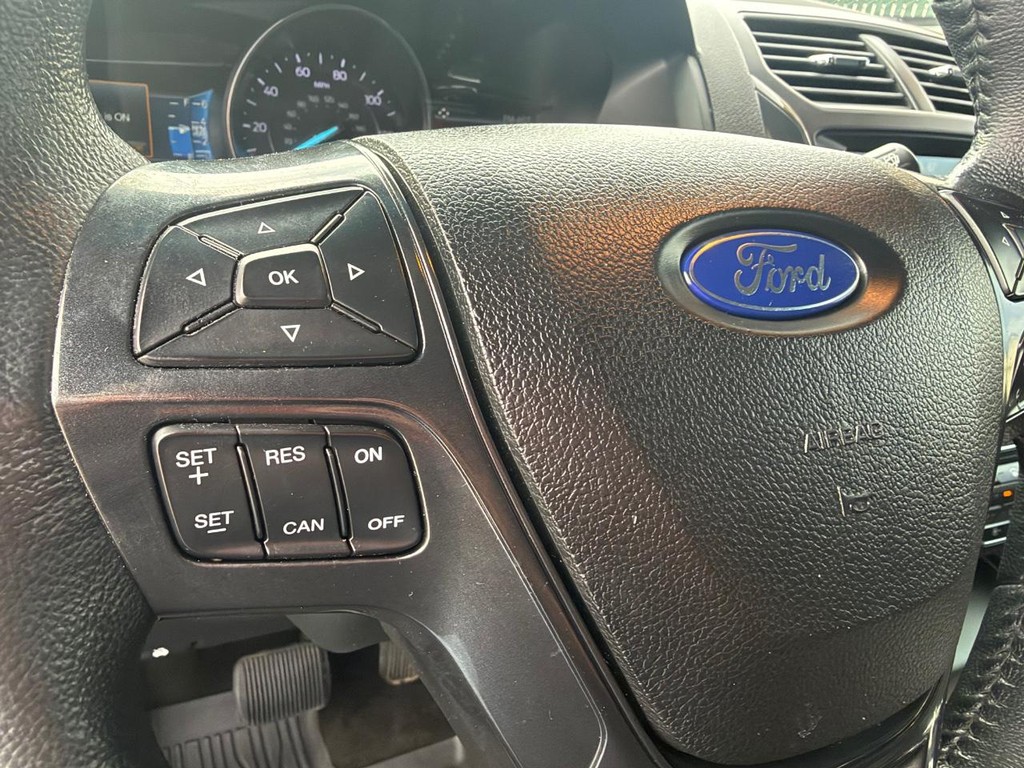 Ford Explorer Vehicle Full-screen Gallery Image 27