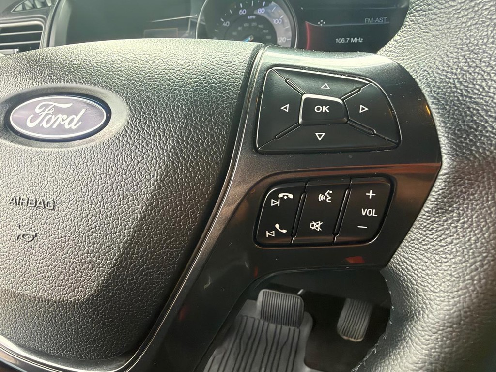 Ford Explorer Vehicle Full-screen Gallery Image 28