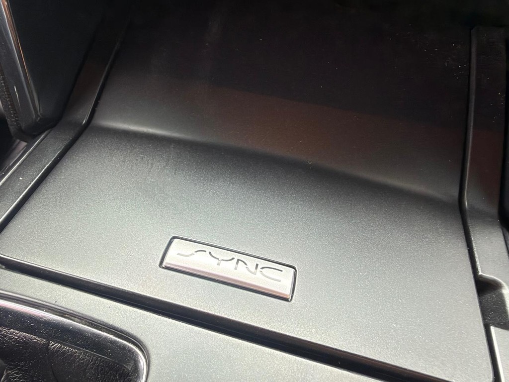 Ford Explorer Vehicle Full-screen Gallery Image 34
