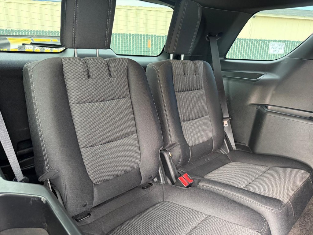 Ford Explorer Vehicle Full-screen Gallery Image 39