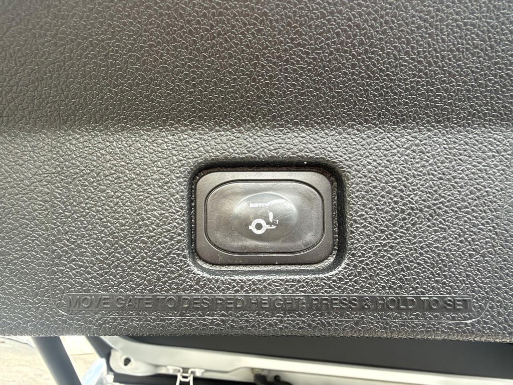 Ford Explorer Vehicle Full-screen Gallery Image 44