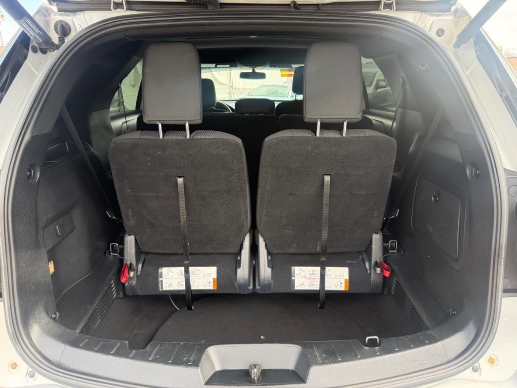 Ford Explorer Vehicle Full-screen Gallery Image 45