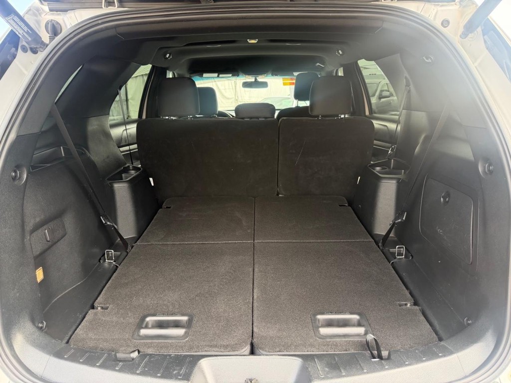 Ford Explorer Vehicle Full-screen Gallery Image 46