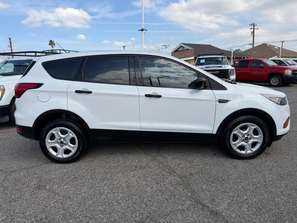 Ford Escape Vehicle Full-screen Gallery Image 05