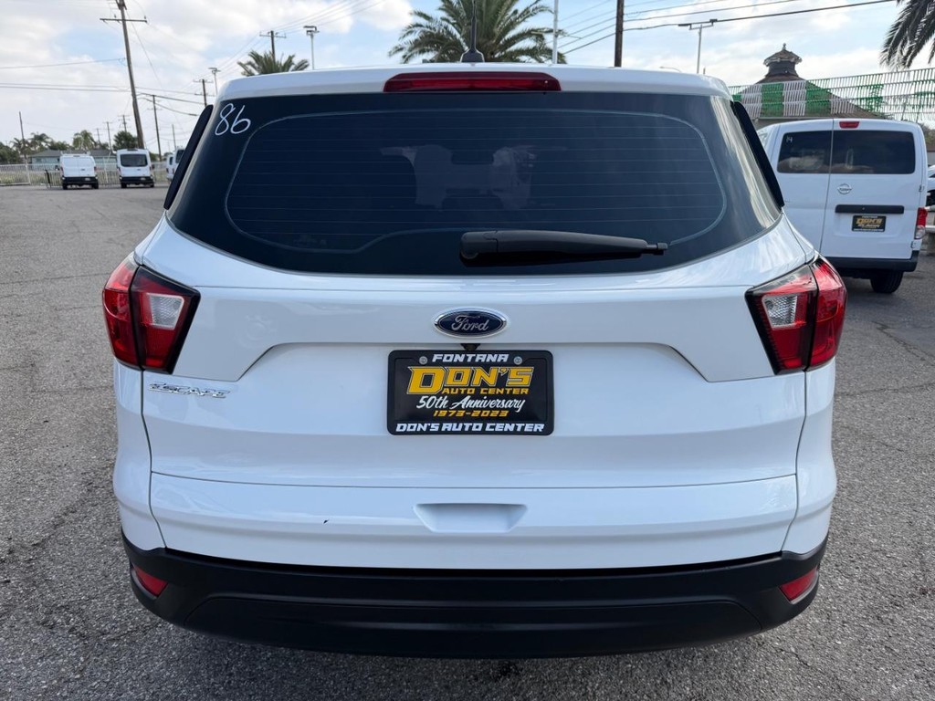 Ford Escape Vehicle Full-screen Gallery Image 08
