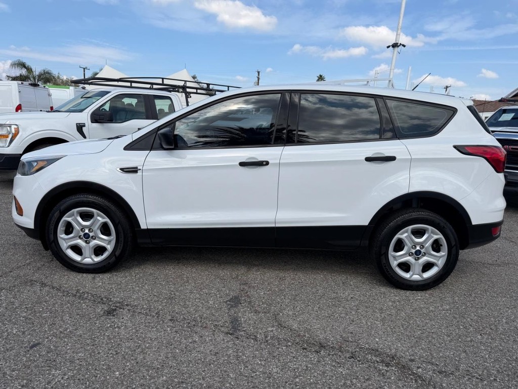 Ford Escape Vehicle Full-screen Gallery Image 11