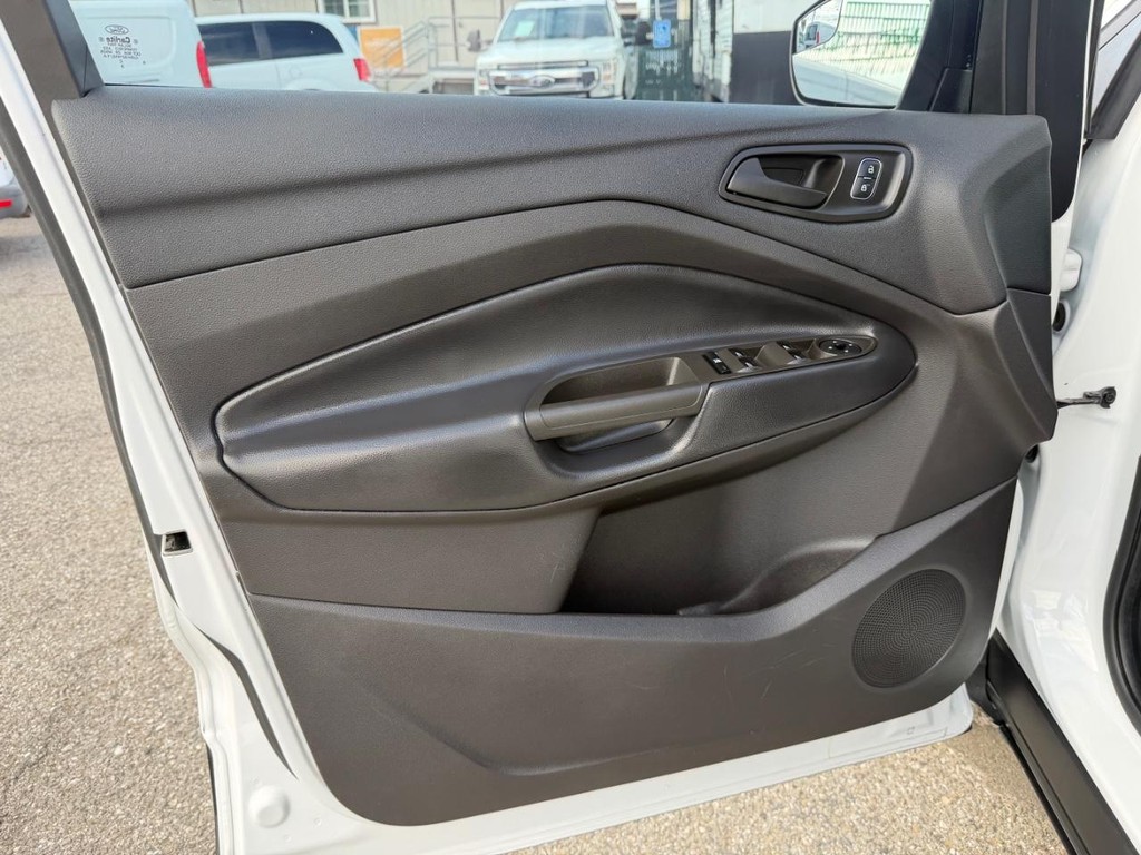 Ford Escape Vehicle Full-screen Gallery Image 15