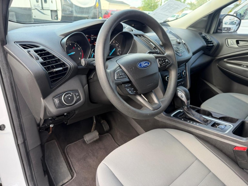 Ford Escape Vehicle Full-screen Gallery Image 16