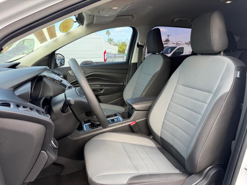 Ford Escape Vehicle Full-screen Gallery Image 18
