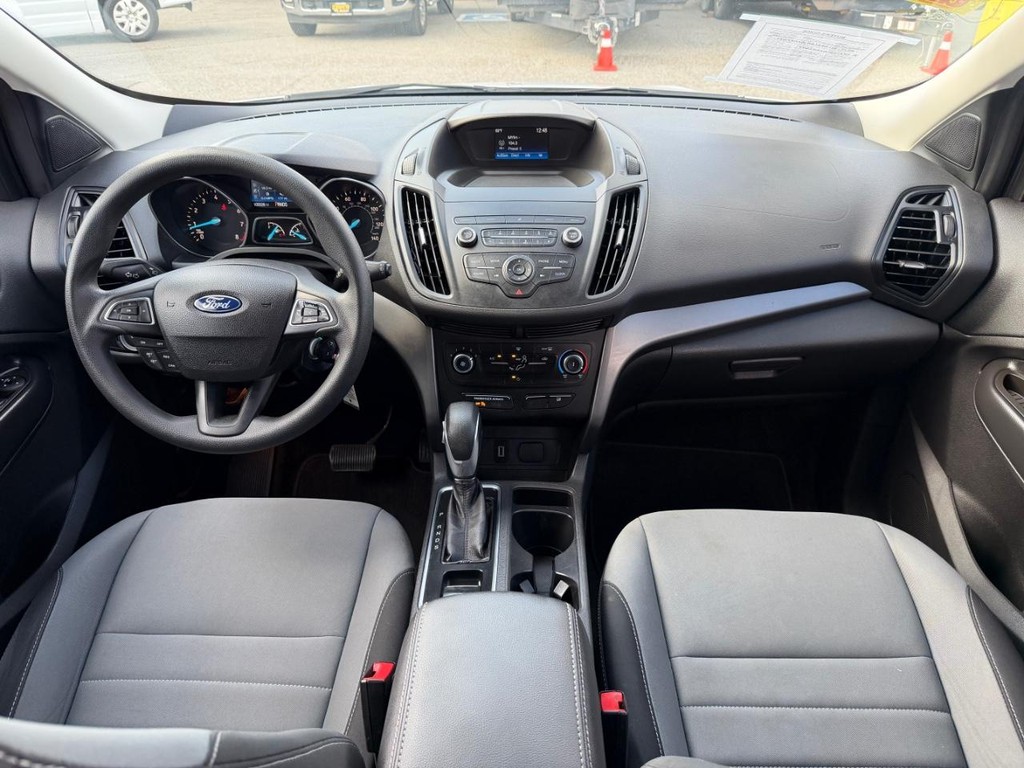 Ford Escape Vehicle Full-screen Gallery Image 22