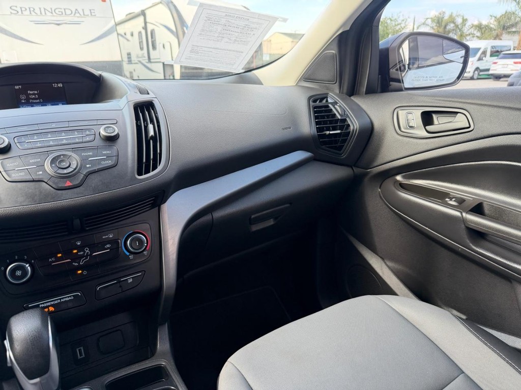Ford Escape Vehicle Full-screen Gallery Image 26