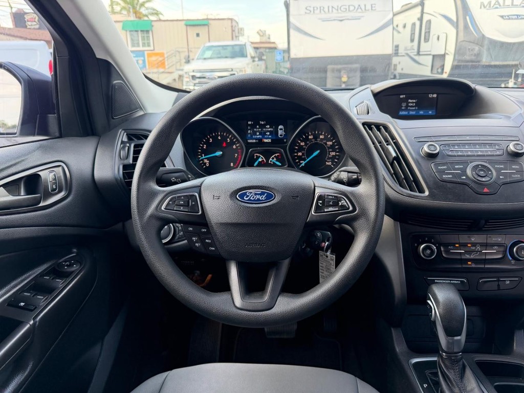 Ford Escape Vehicle Full-screen Gallery Image 27