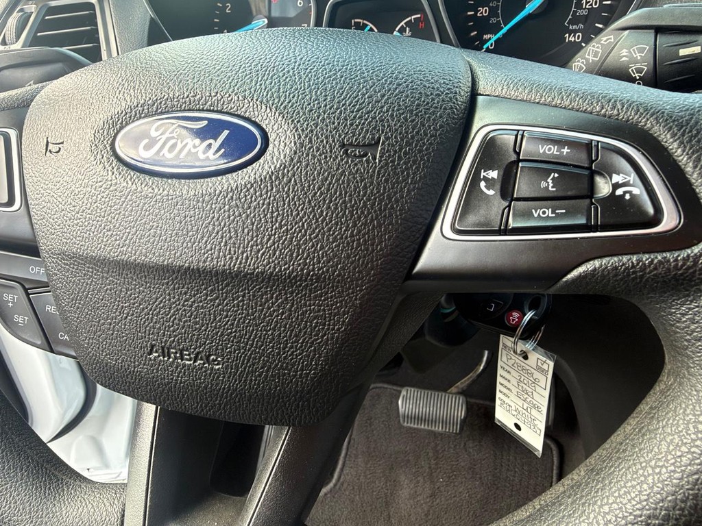 Ford Escape Vehicle Full-screen Gallery Image 29